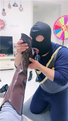 图片[8]-蜜糖情侣】物化圈养奴做擦鞋器