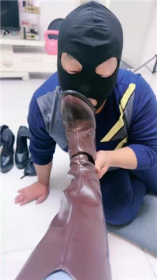 图片[9]-蜜糖情侣】物化圈养奴做擦鞋器