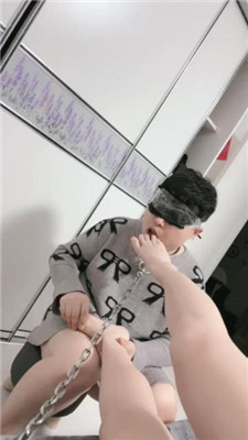 【贵妃女王】家奴裸足恋足舔_绳艺库视频下载