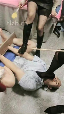 【木子大大】美容院3技师S群虐猥琐顾客【双视角版】_绳艺库视频下载