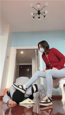 图片[3]-朱砂痣】情人节-和我的脚底接吻-超臭白袜脚捂脸