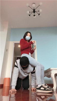 图片[2]-朱砂痣】情人节-和我的脚底接吻-超臭白袜脚捂脸