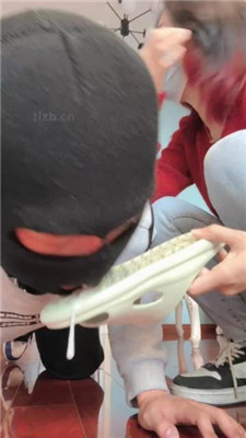 图片[9]-朱砂痣】情人节-和我的脚底接吻-超臭白袜脚捂脸