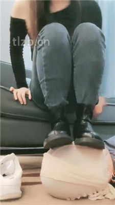 图片[2]-妮蔻】短靴踩虐磕头/耳光完整版】