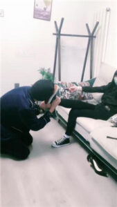 【大小姐】跪舔高帮帆布鞋白袜/鞭打/手铐捆绑_绳艺库视频下载