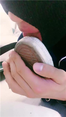 图片[6]-大小姐】跪舔高帮帆布鞋白袜/鞭打/手铐捆绑