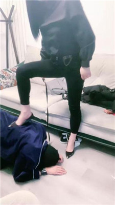 图片[16]-大小姐】跪舔高帮帆布鞋白袜/鞭打/手铐捆绑