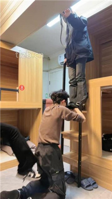 图片[4]_尤物大大】大学寝室3学生S-强制闻舔脏鞋/踩踏骑马转胯/脚插嘴_HD绳艺资源网