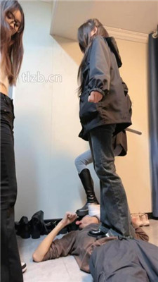 图片[7]_尤物大大】大学寝室3学生S-强制闻舔脏鞋/踩踏骑马转胯/脚插嘴_HD绳艺资源网