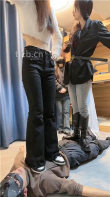 图片[8]_尤物大大】大学寝室3学生S-强制闻舔脏鞋/踩踏骑马转胯/脚插嘴_HD绳艺资源网