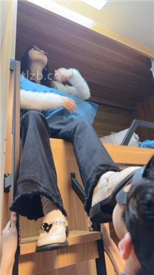 图片[10]_尤物大大】大学寝室3学生S-强制闻舔脏鞋/踩踏骑马转胯/脚插嘴_HD绳艺资源网