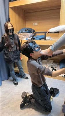 图片[14]_尤物大大】大学寝室3学生S-强制闻舔脏鞋/踩踏骑马转胯/脚插嘴_HD绳艺资源网