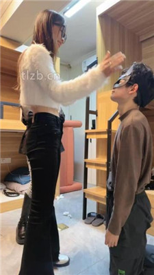 图片[16]_尤物大大】大学寝室3学生S-强制闻舔脏鞋/踩踏骑马转胯/脚插嘴_HD绳艺资源网