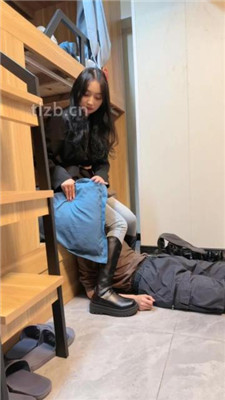 图片[20]_尤物大大】大学寝室3学生S-强制闻舔脏鞋/踩踏骑马转胯/脚插嘴_HD绳艺资源网