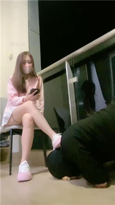 图片[8]_小软】艺校女神-运动鞋黑棉袜踩踏喂食/吃袜子/喝口水圣水_HD绳艺资源网