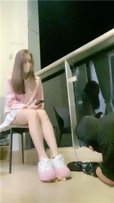 图片[13]_小软】艺校女神-运动鞋黑棉袜踩踏喂食/吃袜子/喝口水圣水_HD绳艺资源网