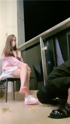 图片[20]_小软】艺校女神-运动鞋黑棉袜踩踏喂食/吃袜子/喝口水圣水_HD绳艺资源网