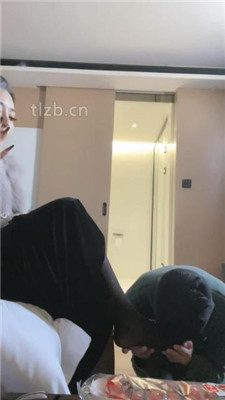 图片[2]_小月牙】狗链拴丧家之犬-虐乳/藤条抽/闻舔高跟/卫生巾辱_HD绳艺资源网