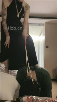 图片[7]_小月牙】狗链拴丧家之犬-虐乳/藤条抽/闻舔高跟/卫生巾辱_HD绳艺资源网