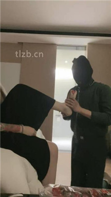 图片[8]_小月牙】狗链拴丧家之犬-虐乳/藤条抽/闻舔高跟/卫生巾辱_HD绳艺资源网