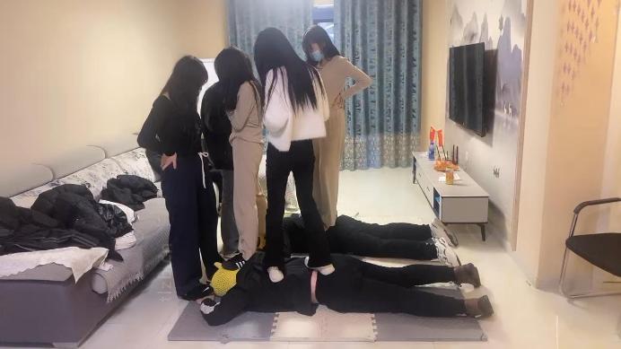 图片[16]_精神小妹】5S真实欺凌虐双奴-群踩群踹/耳光_HD绳艺资源网