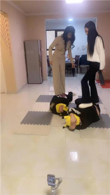 图片[18]_精神小妹】5S真实欺凌虐双奴-群踩群踹/耳光_HD绳艺资源网