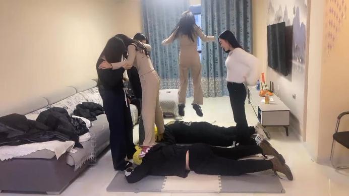 图片[17]_精神小妹】5S真实欺凌虐双奴-群踩群踹/耳光_HD绳艺资源网