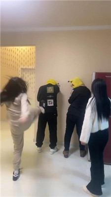 图片[20]_精神小妹】5S真实欺凌虐双奴-群踩群踹/耳光_HD绳艺资源网