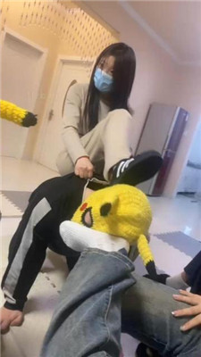 图片[19]_精神小妹】5S真实欺凌虐双奴-群踩群踹/耳光_HD绳艺资源网