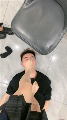 图片[18]_LL77】艺校女神-黑棉袜皮鞋玩弄狗弟弟_HD绳艺资源网