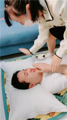 图片[8]_萌宝儿】贝壳头白棉袜-拖鞋-裸足全体重踩脸_HD绳艺资源网