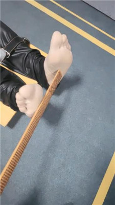 图片[9]_东营天香百合】刑房囚禁-电击/高跟长靴踩_HD绳艺资源网