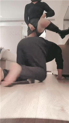 【bibi团】清理脏鞋底/全体重踩踏/赏赐圣水_绳艺库视频下载