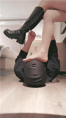 图片[9]_bibi团】清理脏鞋底/全体重踩踏/赏赐圣水