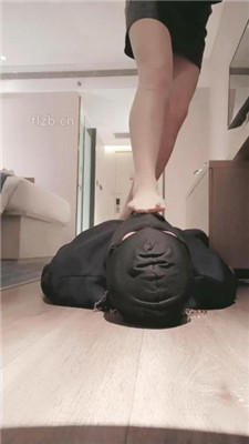 图片[11]_bibi团】清理脏鞋底/全体重踩踏/赏赐圣水