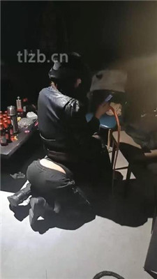 图片[11]_乐爷】KTV聚会公开处刑-长靴踩虐踢踹