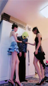 【艾琳】妖艳双S-与酒吧小哥的故事【双视角版】_绳艺库视频下载