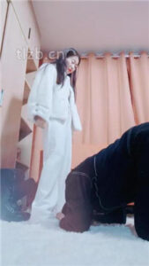 【依然】揪耳朵/全体重踩踏/耳光胯下辱_绳艺库视频下载