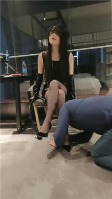 图片[2]_昭玥】刑虐伯仲奴-鞭挨/禁锢狗笼/高跟踏踩/掐乳