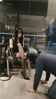 图片[4]_昭玥】刑虐伯仲奴-鞭挨/禁锢狗笼/高跟踏踩/掐乳