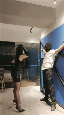 图片[7]_昭玥】刑虐伯仲奴-鞭挨/禁锢狗笼/高跟踏踩/掐乳