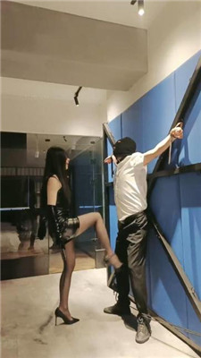 图片[8]_昭玥】刑虐伯仲奴-鞭挨/禁锢狗笼/高跟踏踩/掐乳