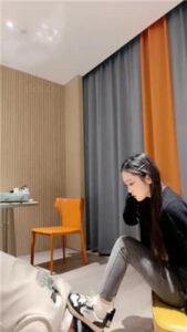 【川野尤娜】揪耳朵/碾压狗爪/臭鞋袜捂脸窒息_绳艺库视频下载