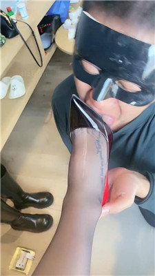 图片[3]_歌总乌丝高跟裸脚恋脚狂舔