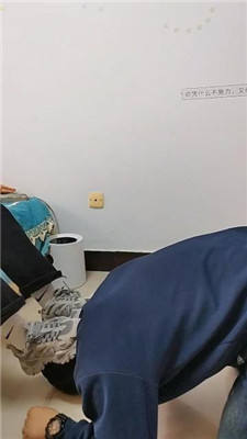 【悦主大大】运动后舔脏鞋白袜/踩踏喂食/插嘴_绳艺库视频下载