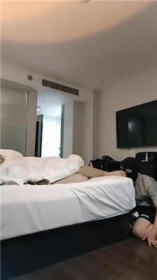 图片[2]_米小唐奉养跪舔主人的白袜jio