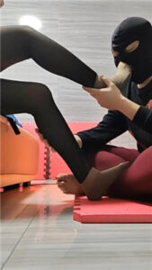 【格桑】狗儿子居然喜欢我的臭脚丫_绳艺库视频下载