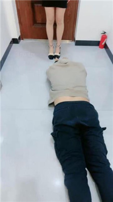 【薯条】绿帽老公伺候女友约会回家【完整版】_绳艺库视频下载