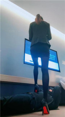 【美娜格格】白领S-高跟黑丝全体重踩踏_绳艺库视频下载