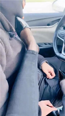 【小妮】车内让司机舔闻原味jio_绳艺库视频下载